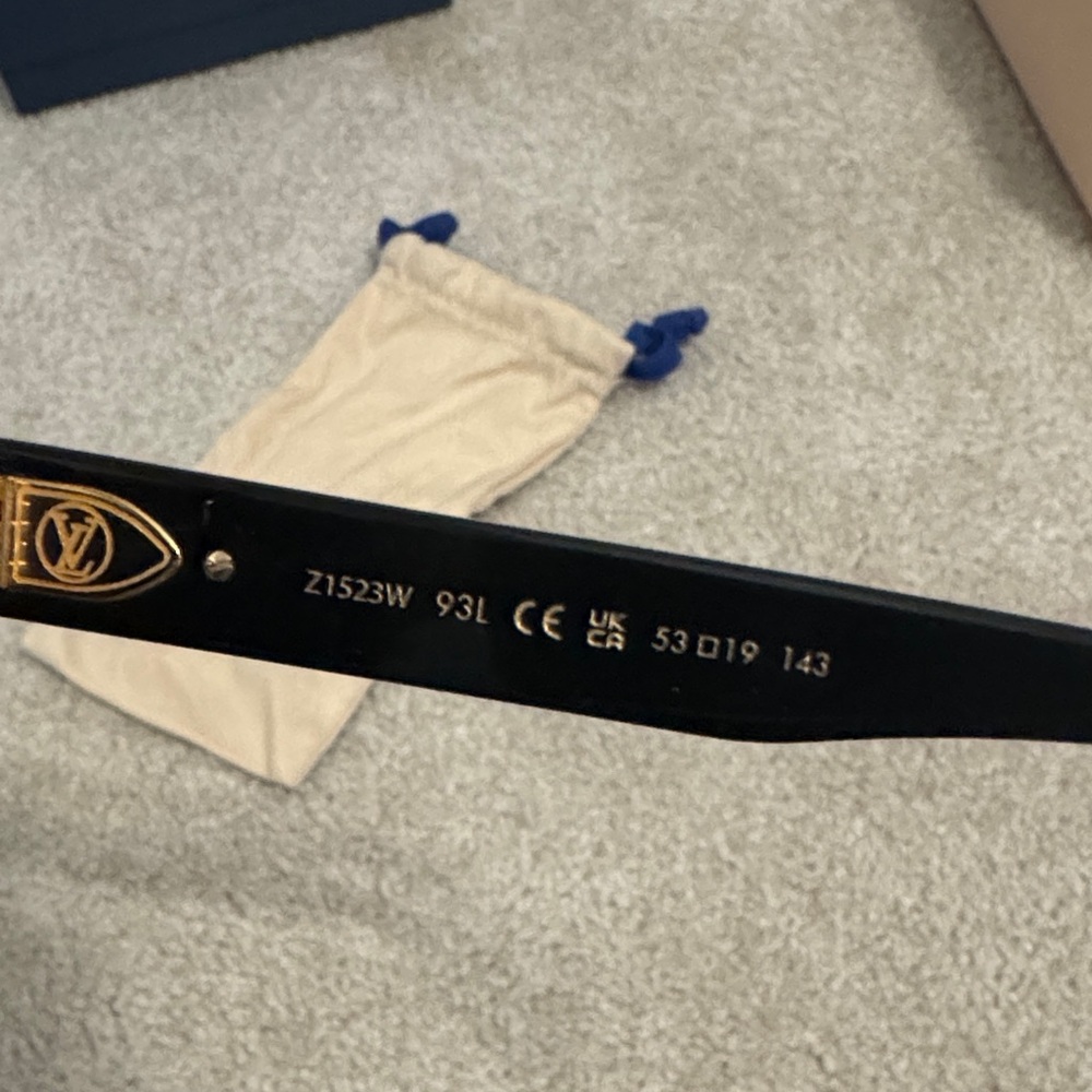 Louis Vuitton Black and Gold Sunglasses - Picture 4 of 12